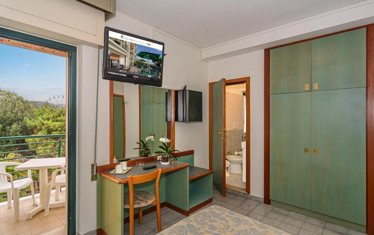 Hotel Paris Lido di Camaiore 3*,