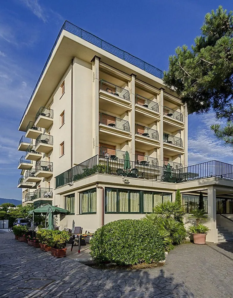 Hotel Paris Lido di Camaiore 3*,