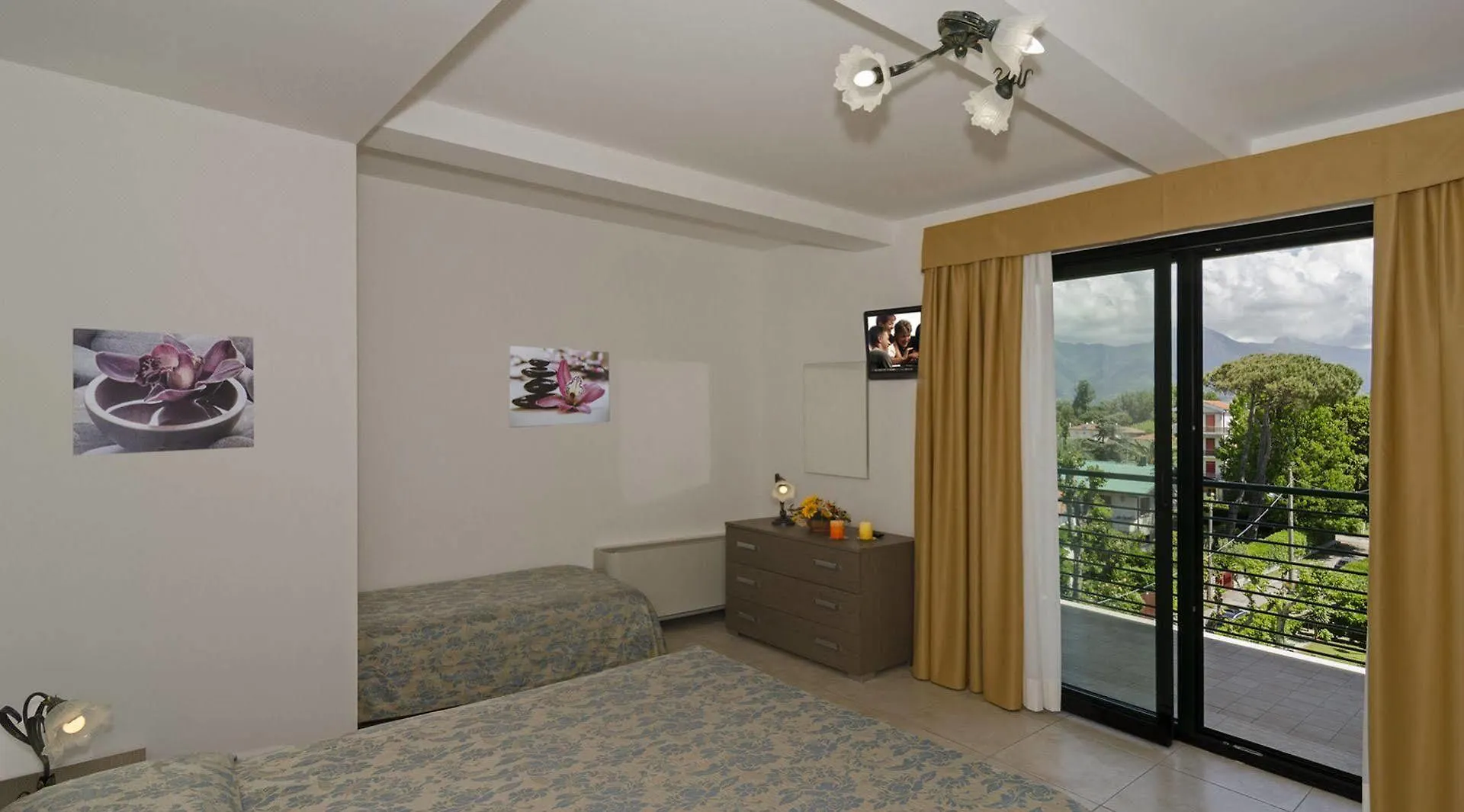 Hotel Paris Lido di Camaiore 3*,